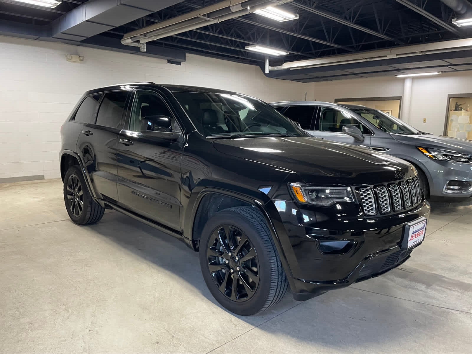 Used 2022 Jeep Grand Cherokee WK Laredo X with VIN 1C4RJFAG0NC113536 for sale in New Ulm, Minnesota