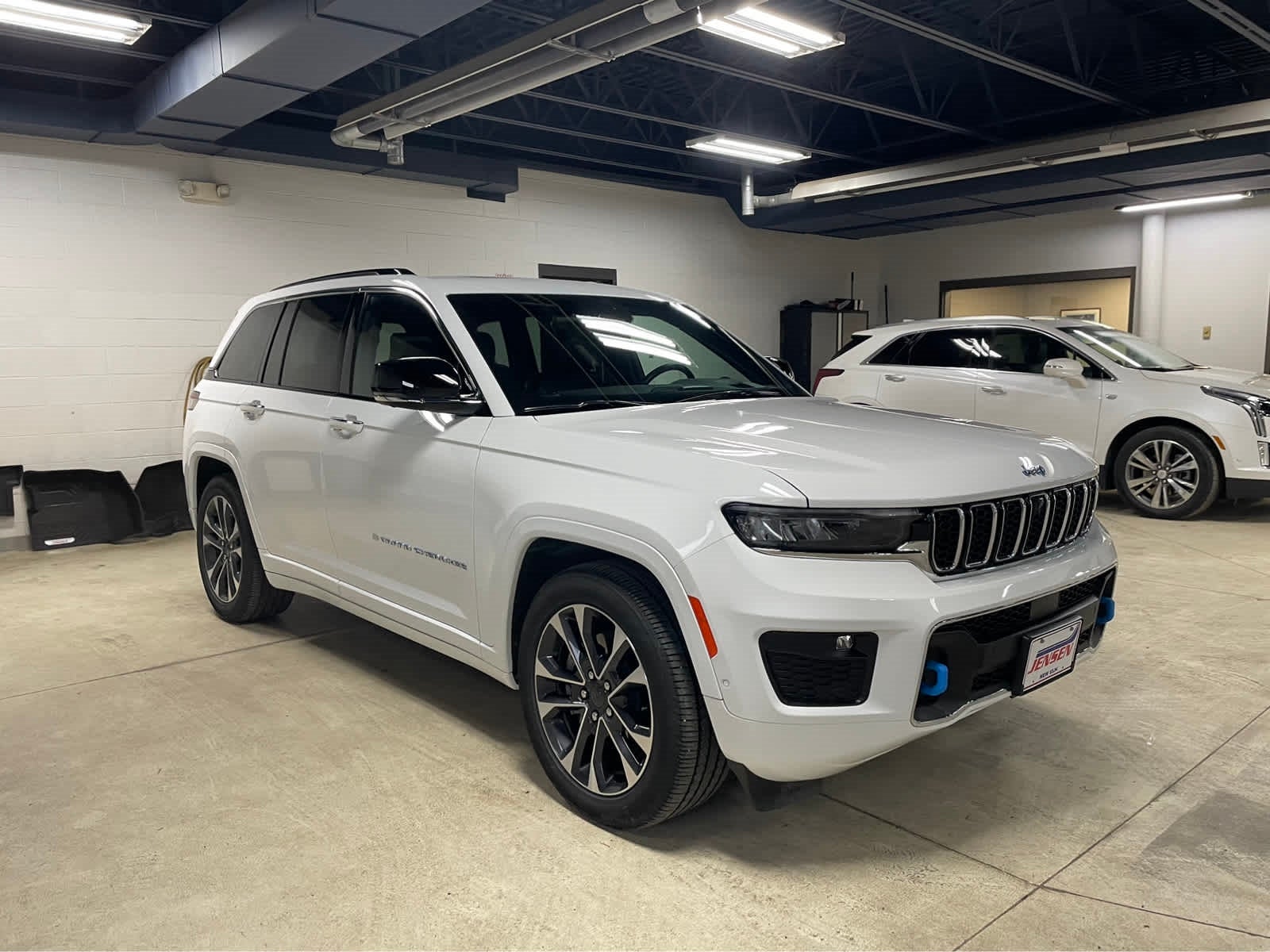 Certified 2023 Jeep Grand Cherokee Overland 4xe with VIN 1C4RJYD63P8777589 for sale in New Ulm, Minnesota