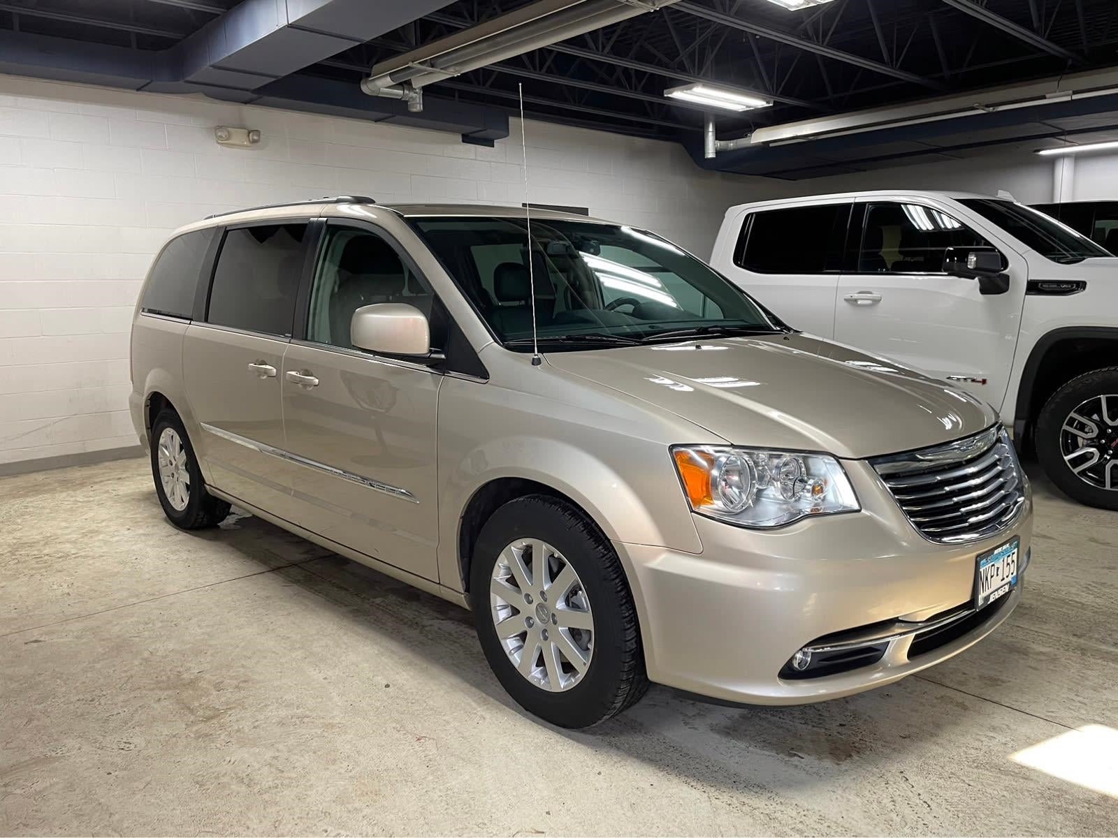 Used 2014 Chrysler Town & Country Touring with VIN 2C4RC1BG6ER311346 for sale in New Ulm, Minnesota