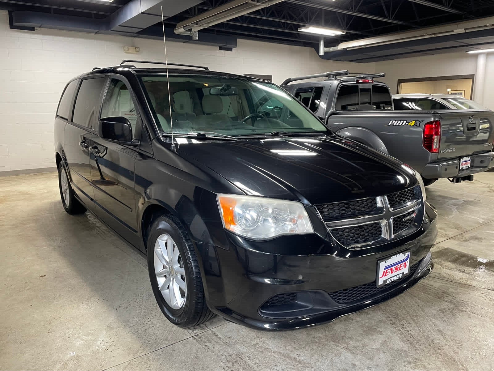 Used 2014 Dodge Grand Caravan SXT with VIN 2C4RDGCGXER103257 for sale in New Ulm, Minnesota